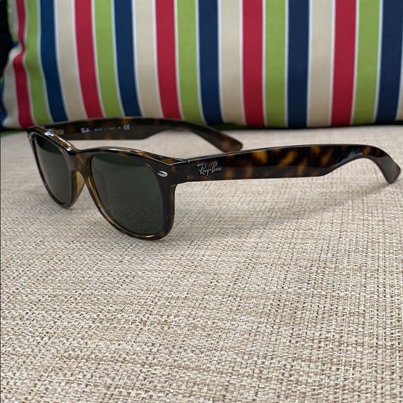 Ray-Ban Tortoise Shell Sunglasses LIKE NEW - Picture 2 of 8